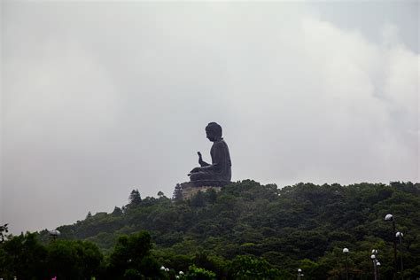 sending postcards: Tian Tan Buddha