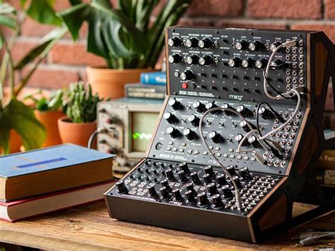 This Analog Synthesizer Offers 6 Different Sound Sources