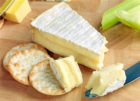 Easy Cheese and Cracker Pairings - PureWow Cream Crackers, Club Crackers, Cheese And Crackers ...