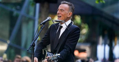 Bruce Springsteen sells entire song catalogue to Sony in $500M deal - National | Globalnews.ca