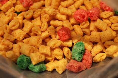 Review: Cap'n Crunch's Christmas Crunch Cereal (2015)