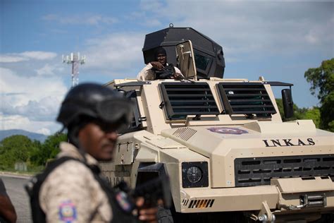 Haitian police briefly lose control of armored car | The Independent