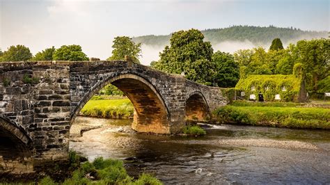 Llanrwst bridge, Llanrwst - backiee