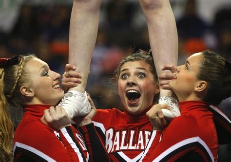 14 Hilarious Cheerleader Faces - Funny Gallery | eBaum's World