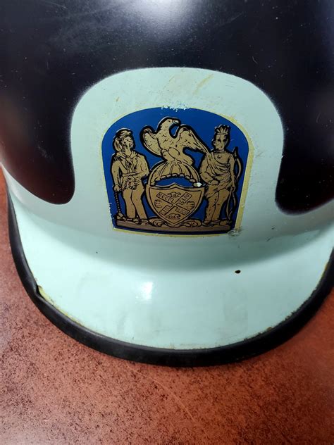 New York NYPD Riot Helmet & Accessories Circa 1960 - COLLECTORS-BADGES.COM