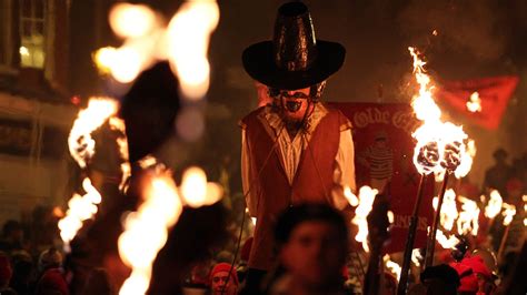 Why do they celebrate Bonfire Night in the UK? - Lonely Planet