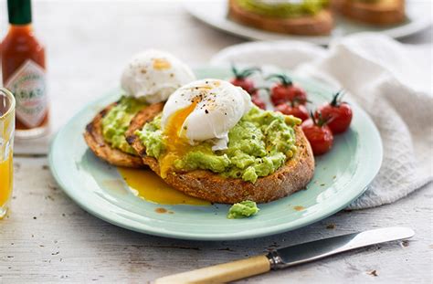 Healthy and Vegetarian: Poached Eggs with Smashed Avocado & Tomatoes ...