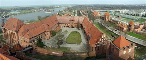 File:Malbork castle 2.jpg - Wikimedia Commons