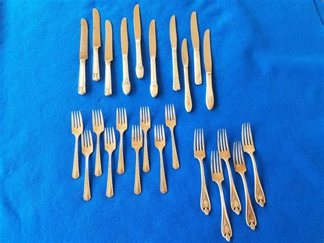 VINTAGE SILVERPLATE SPOON FORK KNIFE LOT 4 CRAFT OR USE SILVERWARE FLATWARE 24PC -- Antique ...