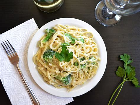 Broccoli Fettuccine Alfredo - Budget Bytes