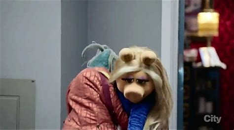 Miss Piggy crying | The Parody Wiki | Fandom