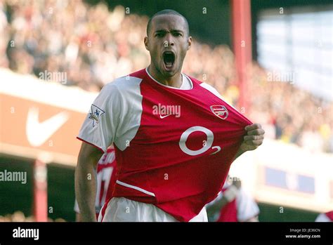 THIERRY HENRY ARSENAL FC HIGHBURY LONDON ENGLAND 18 October 2003 Stock ...