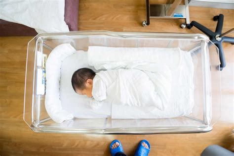 Prepping for labor and delivery: the hospital checklist of items you'll really need