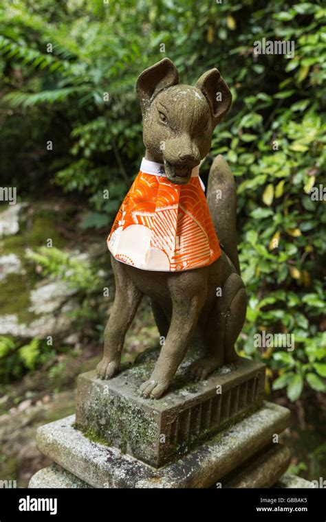 One of the numerous stone statues depicting a fox at the fushimi inari ...