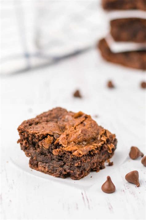 Easy One Bowl Brownies Recipe {Rich & Fudgy}