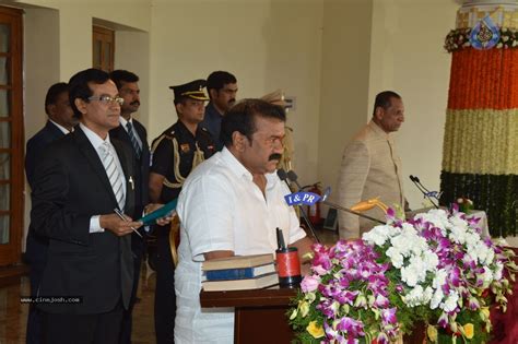 Telangana New Ministers Wearing Ceremony - Photo 5 of 33