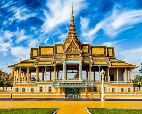 A Spectacular 2 Days in Phnom Penh: Itinerary & Tips - History Fangirl