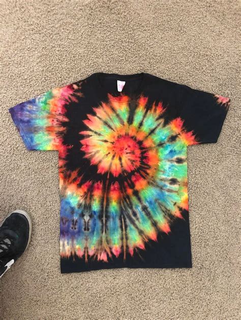 Reddit - tiedye - Reverse tie dye | Tie dye patterns diy, Tie dye crafts, Tie dye shirts patterns