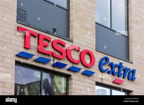 Tesco extra logo -Fotos und -Bildmaterial in hoher Auflösung – Alamy