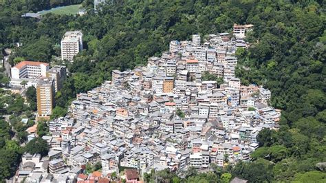 Rio de Janeiro registra surgimento de quase cem novas favelas em 20 anos | Brasil | iG