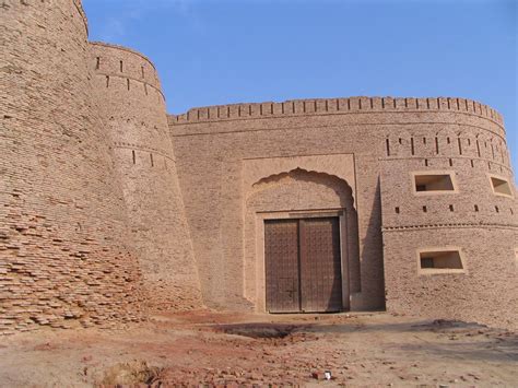 Pakistan Visiting Plases: Derawar Fort Pakistan