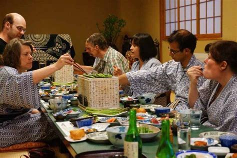 Japanese etiquette 101: Eating & drinking