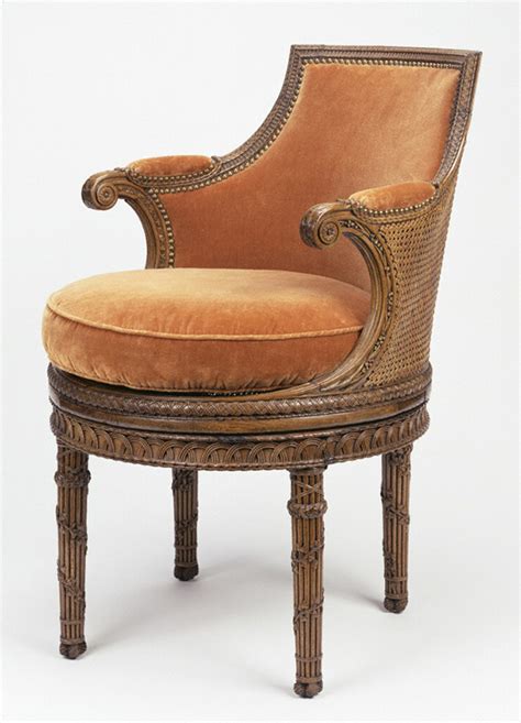 Marie-Antoinette’s Swiveling Armchair Is the New Centerpiece of Neoclassical Furniture Gallery ...