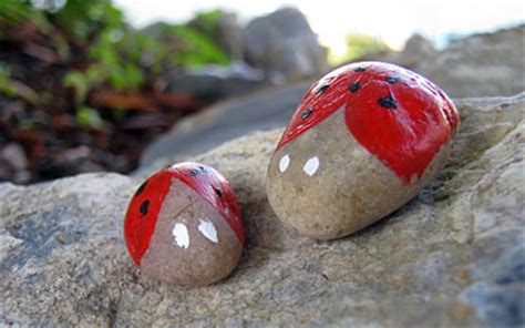 Kids Craft: Ladybug Rocks - we know stuff