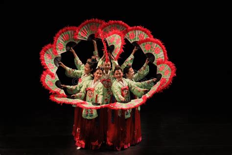 Traditional Korean Fan Dance Editorial Image - Image of costume, dance: 148352770