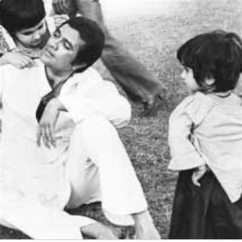 Twinkle Khanna shares a childhood picture on her father Rajesh Khanna's ...