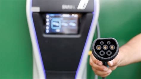 GM to install 4,000 electric car charging stations across Canada : electricvehicles