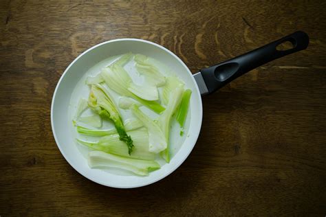 White Frying Pan · Free Stock Photo