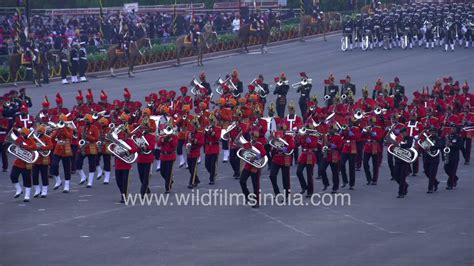 Indian Army music band plays military music during Beating the Retreat 2021, in New Delhi - YouTube