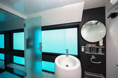 Australia's first underwater hotel, Reefsuites, allows you to mingle with the Great Barrier Reef ...