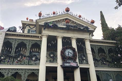 We asked real ghost hunters about the rumored hauntings at Disneyland ...