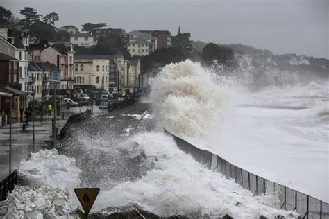 Scotland lashed by 90mph winds as Storm Abigail strikes | IBTimes UK