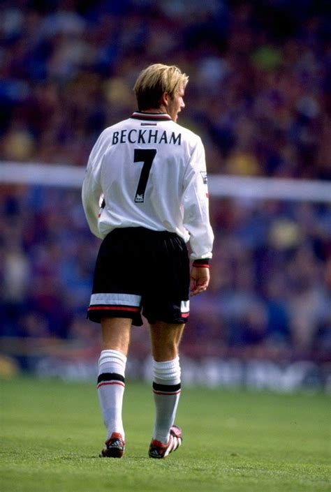 18 clichés vintage de David Beckham sur le terrain | David beckham, Beckham, Joueur de football