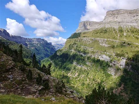 Top 10 Hikes and Walks in the Pyrenees | Komoot