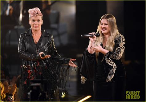 Pink & Kelly Clarkson Sing 'Everybody Hurts' to Open AMAs 2017 (Video ...