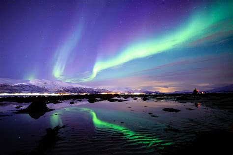 Aurora above fjords in Norway via @AOL_Lifestyle Read more: https://www.aol.co.uk/news/2019/03 ...