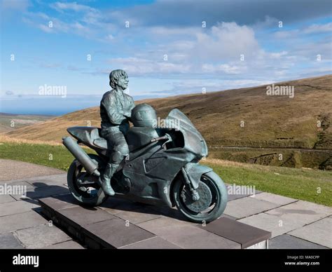 RS 8048 Joey Dunlop Statue at Bungalow on TT Circuit, Isle of Man, UK ...