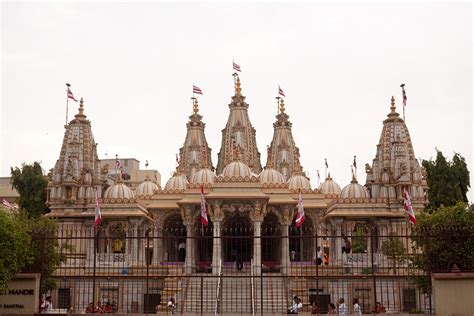 File:BAPS Swaminarayan Temple Ahmedabad.jpg - Wikimedia Commons