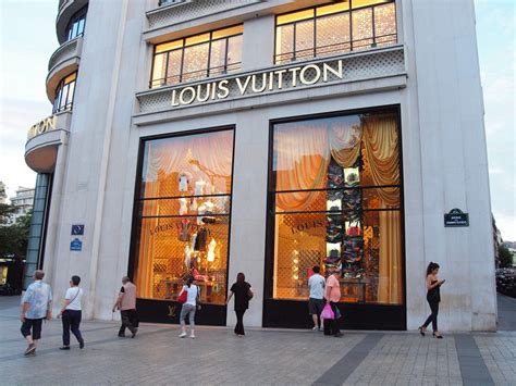 the bag lover | louis vuitton store on the champs élysées pa… | Flickr