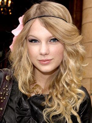 Ly Hairstyles: Taylor Swift long curly hairstyle