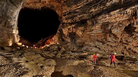 First-Ever Images of Er Wang Dong Cave, A Cave With Its Own Weather System | Weather.com