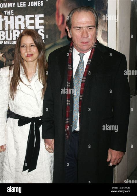 Actor tommy lee jones wife hi-res stock photography and images - Alamy