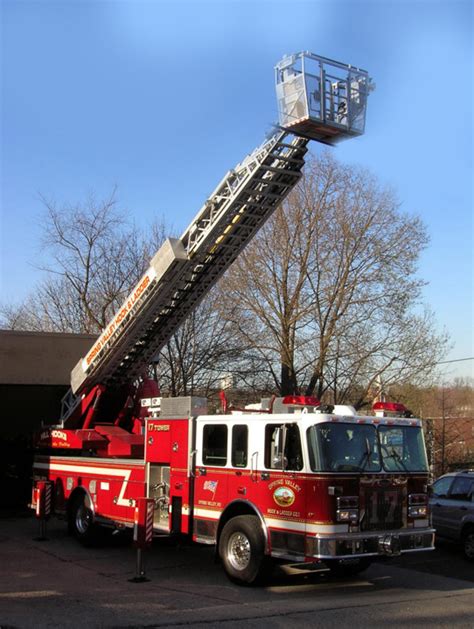 Fire Engines Photos - Rosenbauer/Metz 100 Foot Aerial (New York USA)