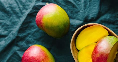 Mango: Nutrition, Health Benefits, and How to Eat It