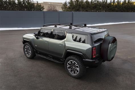 PHOTO - GMC Hummer EV SUV (2023), jusqu'à 830 chevaux électriques