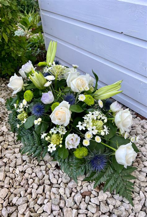 Funeral and Sympathy Flowers for Aberdeen | 22 in Bloom - 2